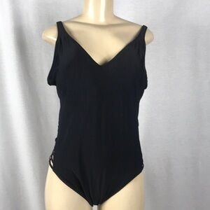 Shade & Shore Size Small Black One Piece Swimsuit With Padded Cups. New With Tag